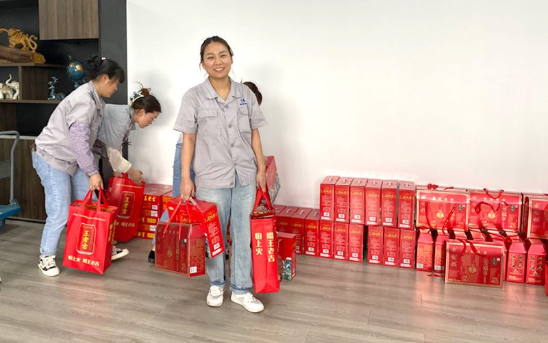 Bokang Titanium ฉลองเทศกาลเรือมังกรด้วยของขวัญแบบดั้งเดิม